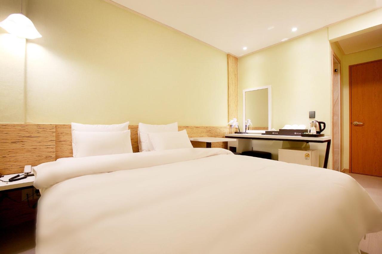 Eton Hotel Chuncheon Exterior photo